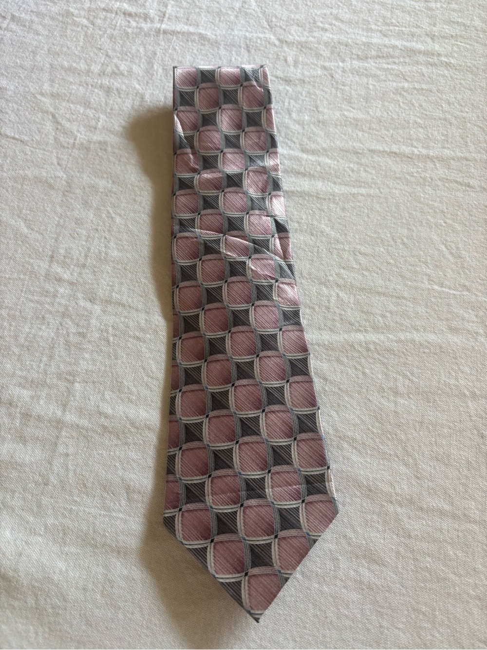 Men's Pink Geometric Silk Tie - Classic Pattern